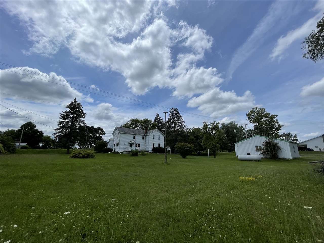 5015 East Dover Road Clare, MI 48617 - Photo 4 of 37 1890485-3.JPG