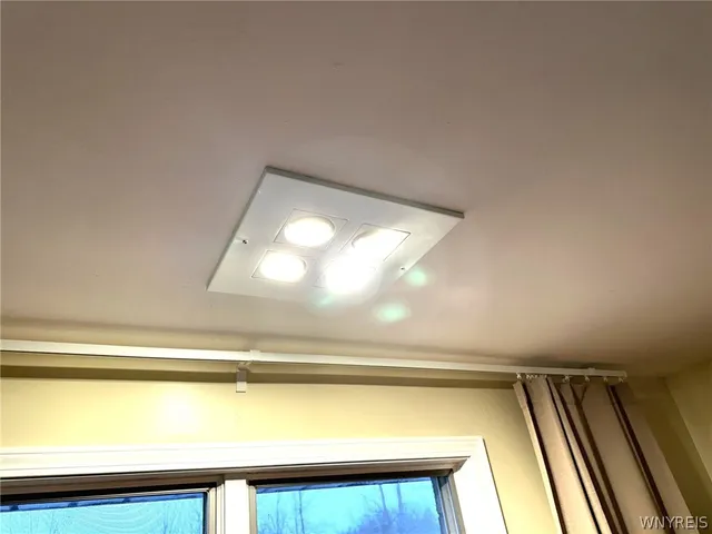 $875,900 | 2185 Violet Circle, Wheatfield, NY 14304