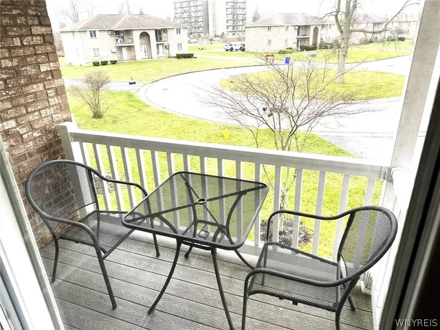 $875,900 | 2185 Violet Circle, Wheatfield, NY 14304