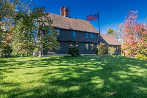 $975,000 | 10 Sycamore Parc, South Hadley, MA 01075