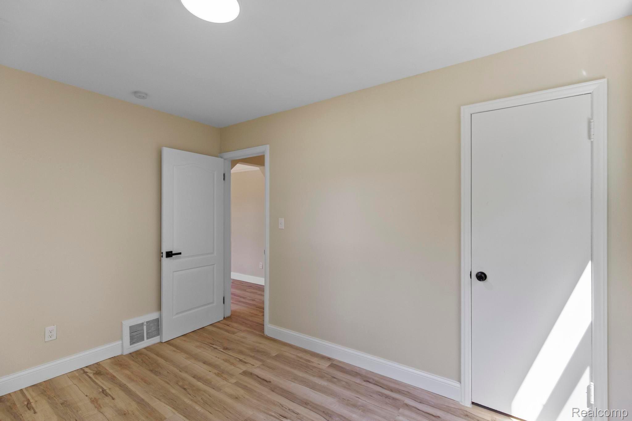27334 Notre Dame Street Inkster, MI 48141 - Photo 8 of 20