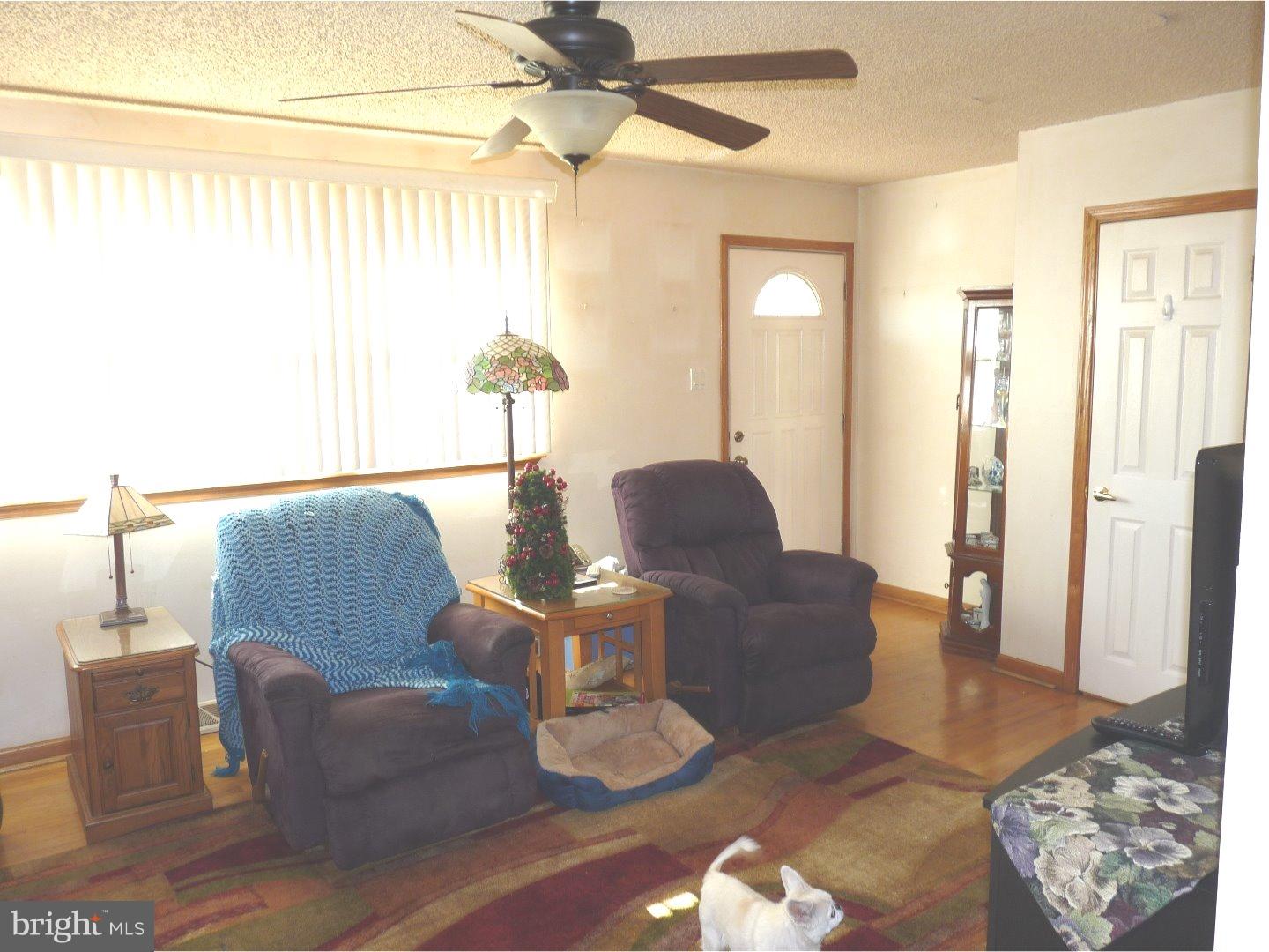 856 Rambler Avenue Runnemede, NJ 08078 - Photo 5 of 17 Living Room