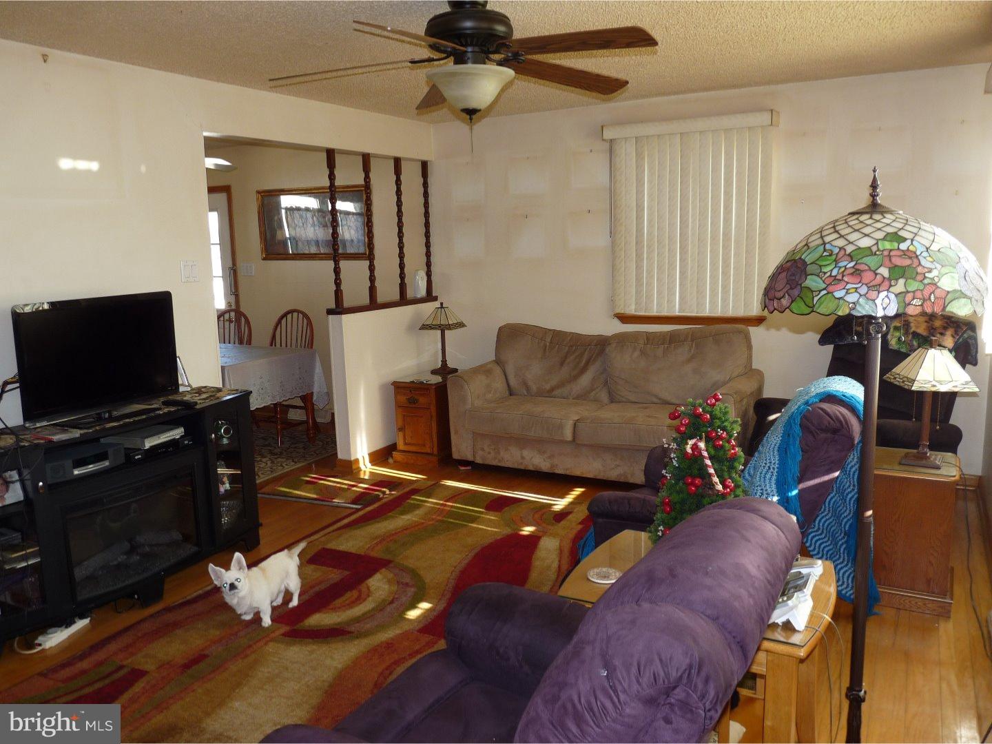 856 Rambler Avenue Runnemede, NJ 08078 - Photo 6 of 17 Living Room