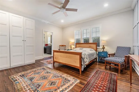a bed room with a bed