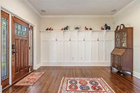a view of livingroom with furniture and rug