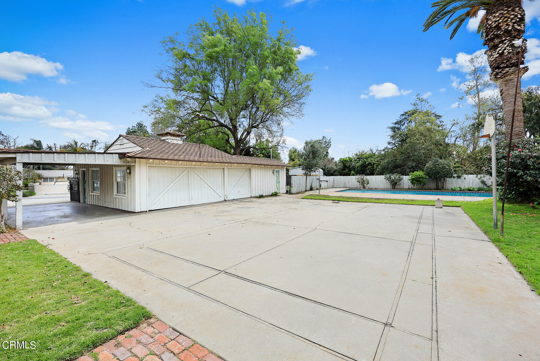 3570 Lombardy Road Pasadena, CA 91107 - Photo 31 of 45 a view of a backyard