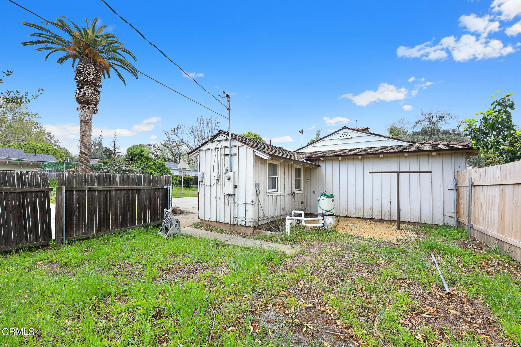 3570 Lombardy Road Pasadena, CA 91107 - Photo 37 of 45 a front view of a house with garden