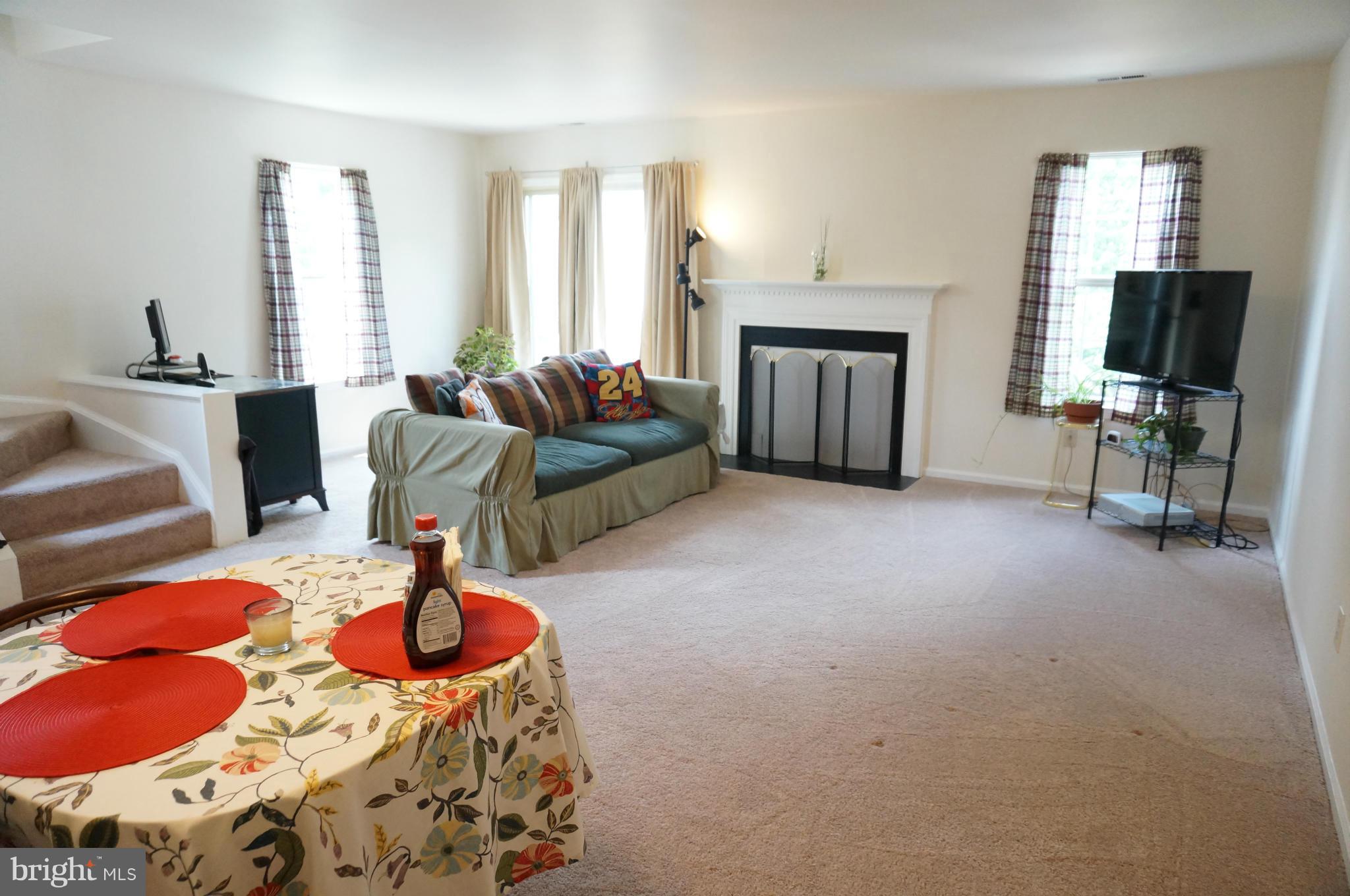 4062 Spring Run Court, Unit 11A Chantilly, VA 20151 - Photo 14 of 30 Living Room