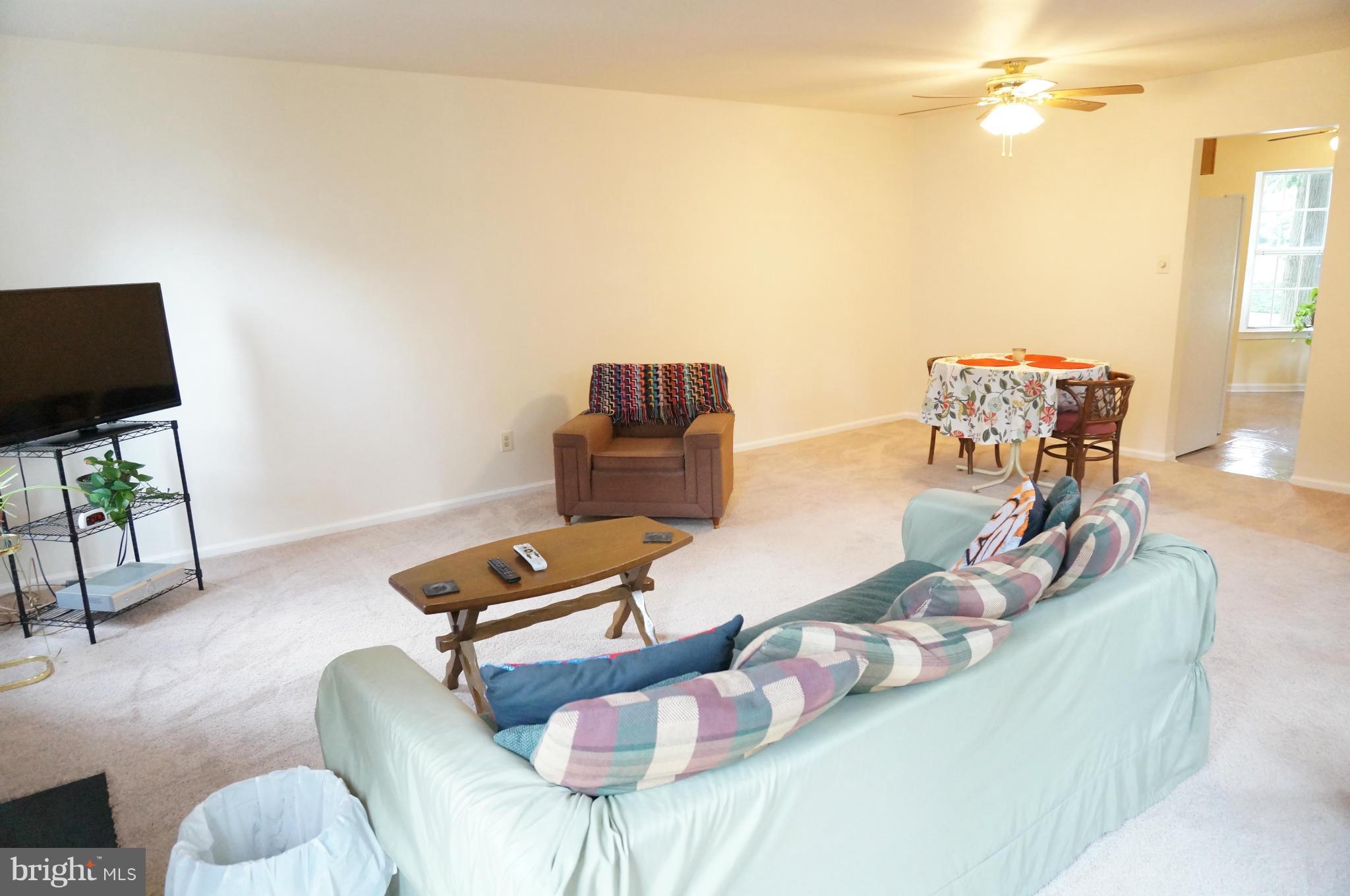 4062 Spring Run Court, Unit 11A Chantilly, VA 20151 - Photo 16 of 30 Living Room