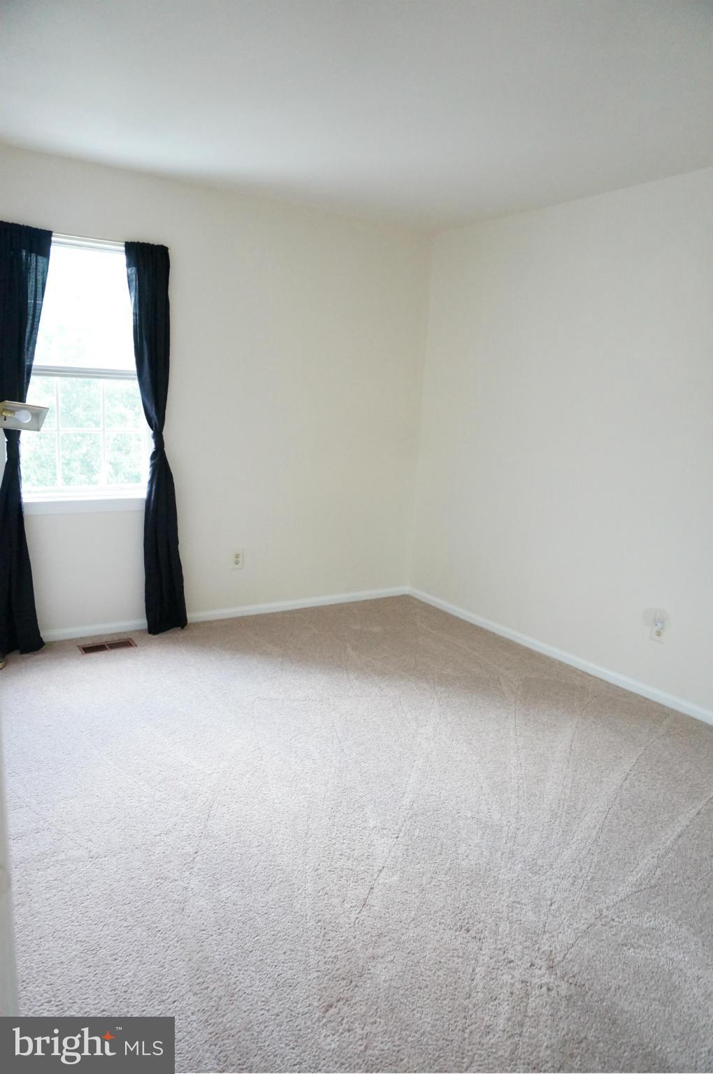 4062 Spring Run Court, Unit 11A Chantilly, VA 20151 - Photo 23 of 30 2nd Bedroom