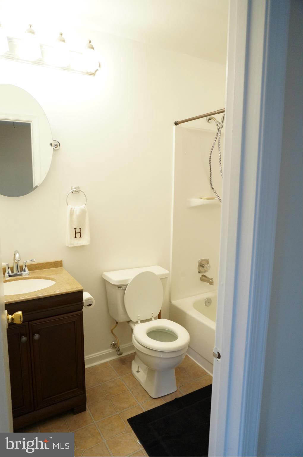 4062 Spring Run Court, Unit 11A Chantilly, VA 20151 - Photo 24 of 30 Bath