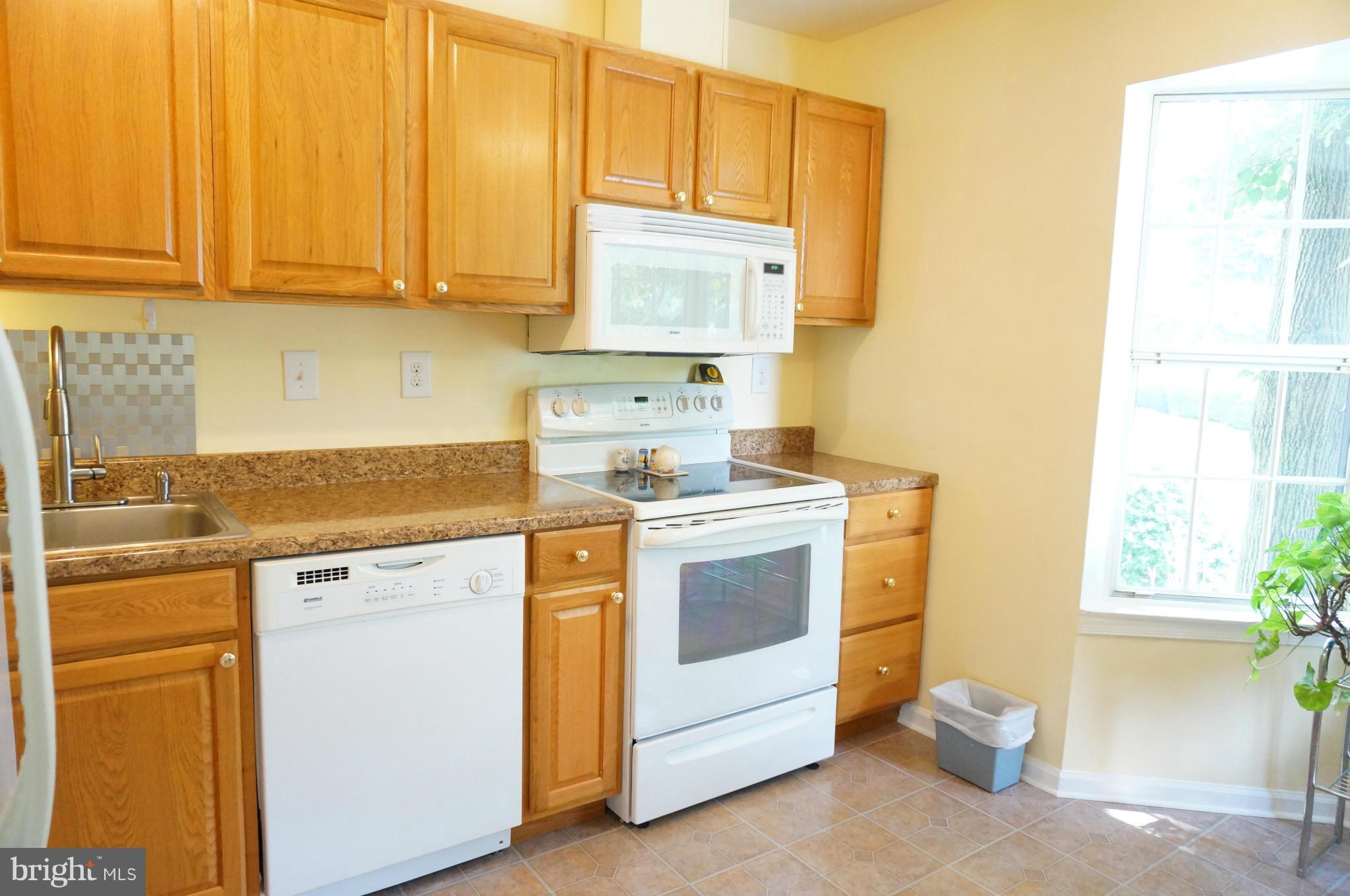 4062 Spring Run Court, Unit 11A Chantilly, VA 20151 - Photo 10 of 30 Kitchen