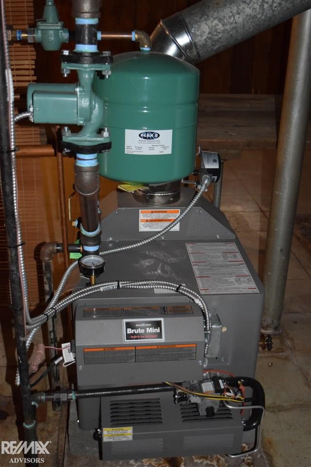 42430 Utica Road Sterling Heights, MI 48314 - Photo 41 of 44 NEWER BOILER