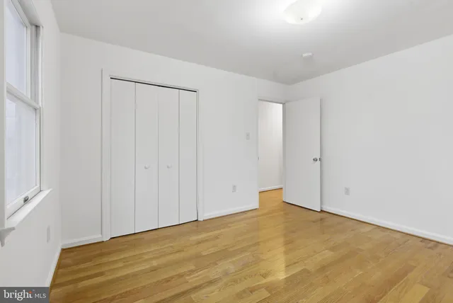 a view of empty room with window