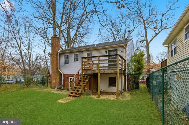 a sign that is on the side of the road