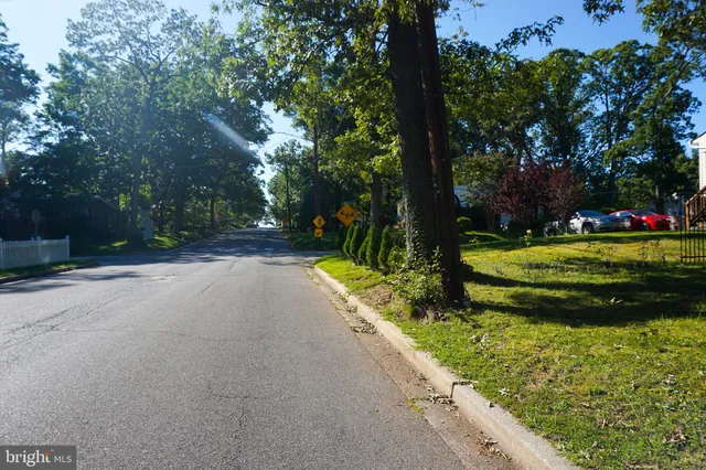 a sign that is on the side of the road
