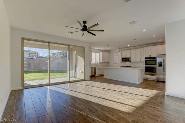 $2,995 | 727 Foreign Reef Way, Las Vegas, NV 89138