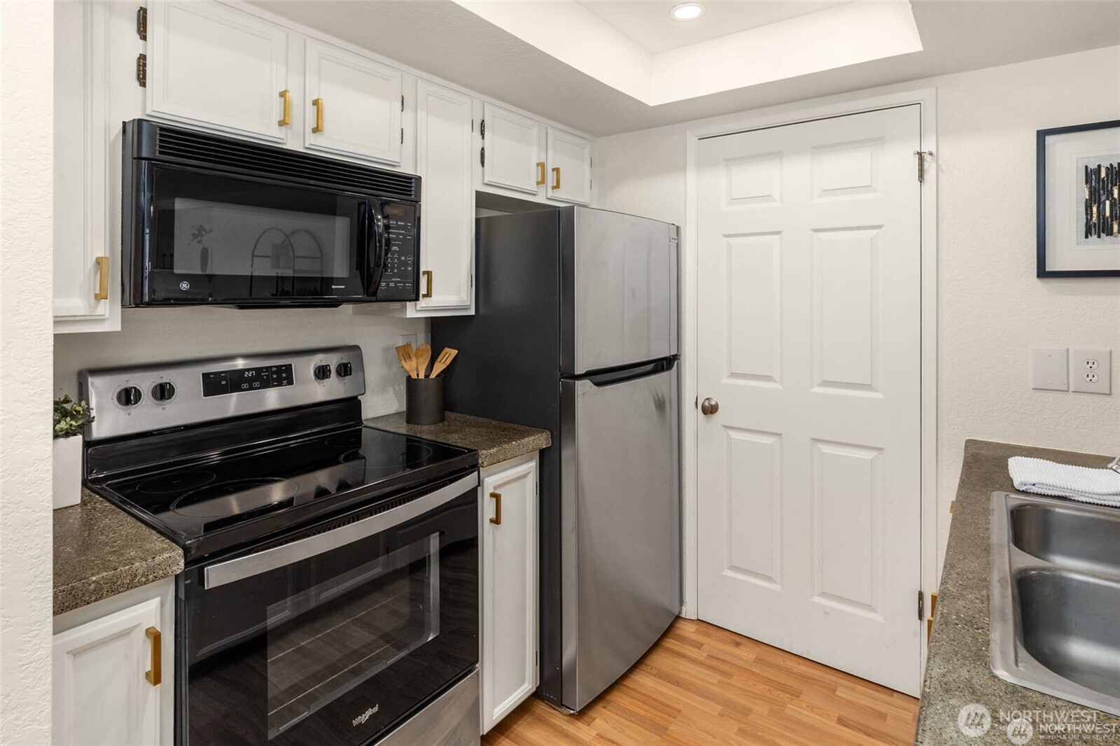 5901 Phinney Avenue North, Unit 302 Seattle, WA 98103 - Photo 11 of 16