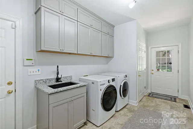 $889,000 | 7324 Cobble Creek Drive, Matthews, NC 28104