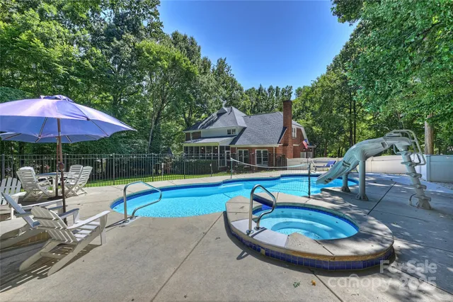 $889,000 | 7324 Cobble Creek Drive, Matthews, NC 28104