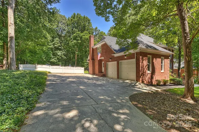 $889,000 | 7324 Cobble Creek Drive, Matthews, NC 28104