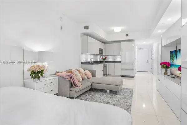 $2,800 | 1010 Brickell Avenue, Unit 1710, Miami, FL 33131