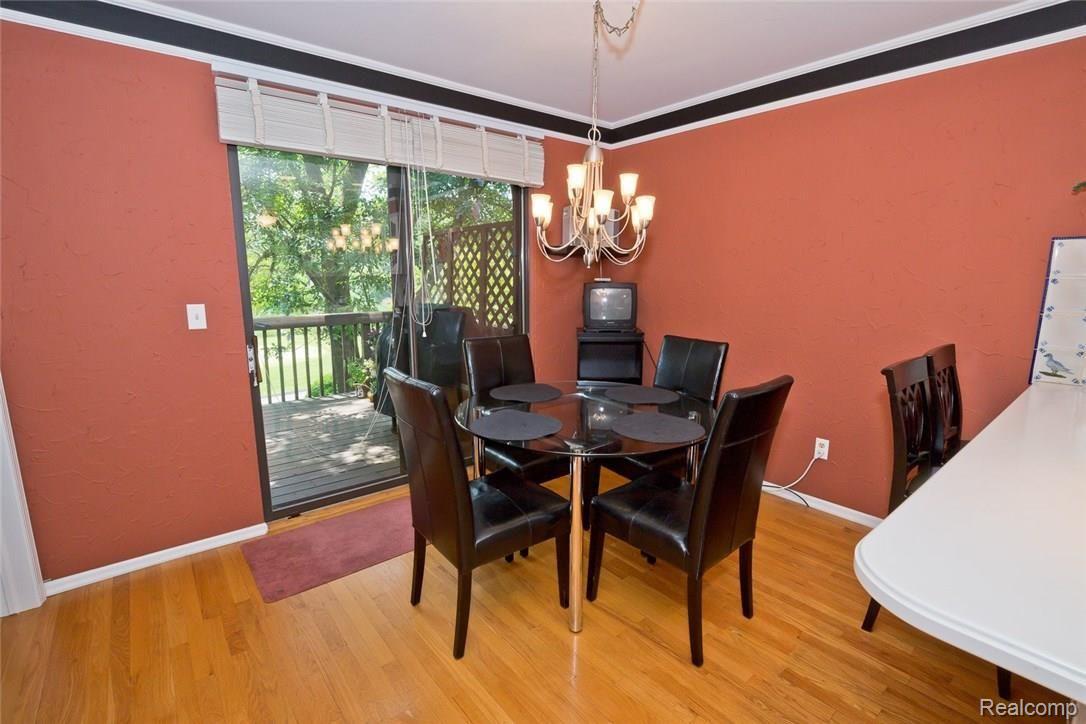 1855 Wingate Road Bloomfield Hills, MI 48302 - Photo 9 of 37 Eat-in-Kitchen with deck access