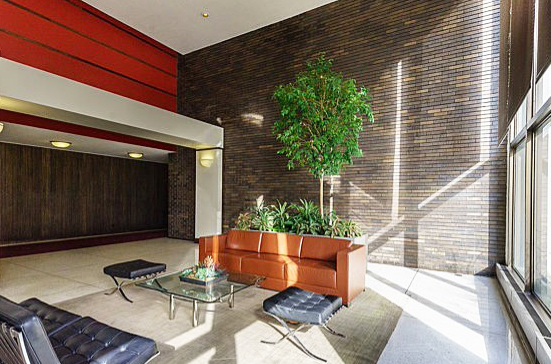 5455 North Sheridan Road, Unit 1708 Chicago, IL 60640 - Photo 2 of 20 a backyard of a house with seating space
