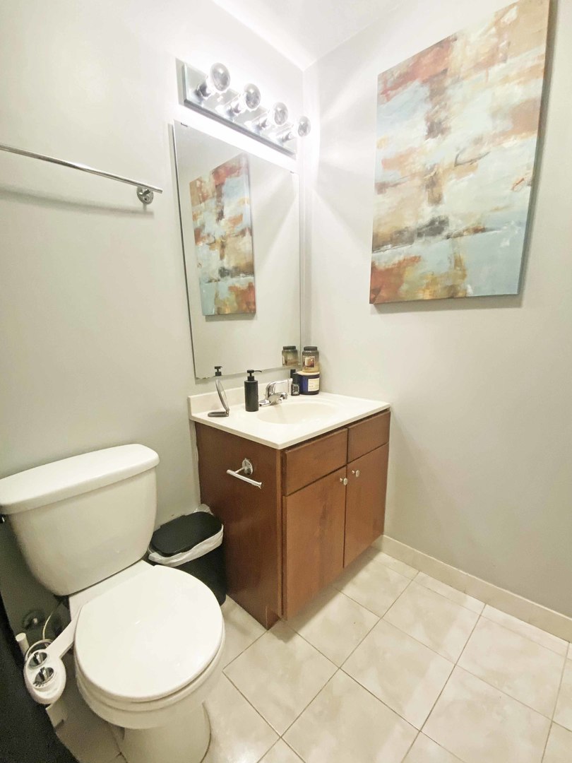 5455 North Sheridan Road, Unit 1708 Chicago, IL 60640 - Photo 10 of 20 a bathroom with a toilet a sink and mirror