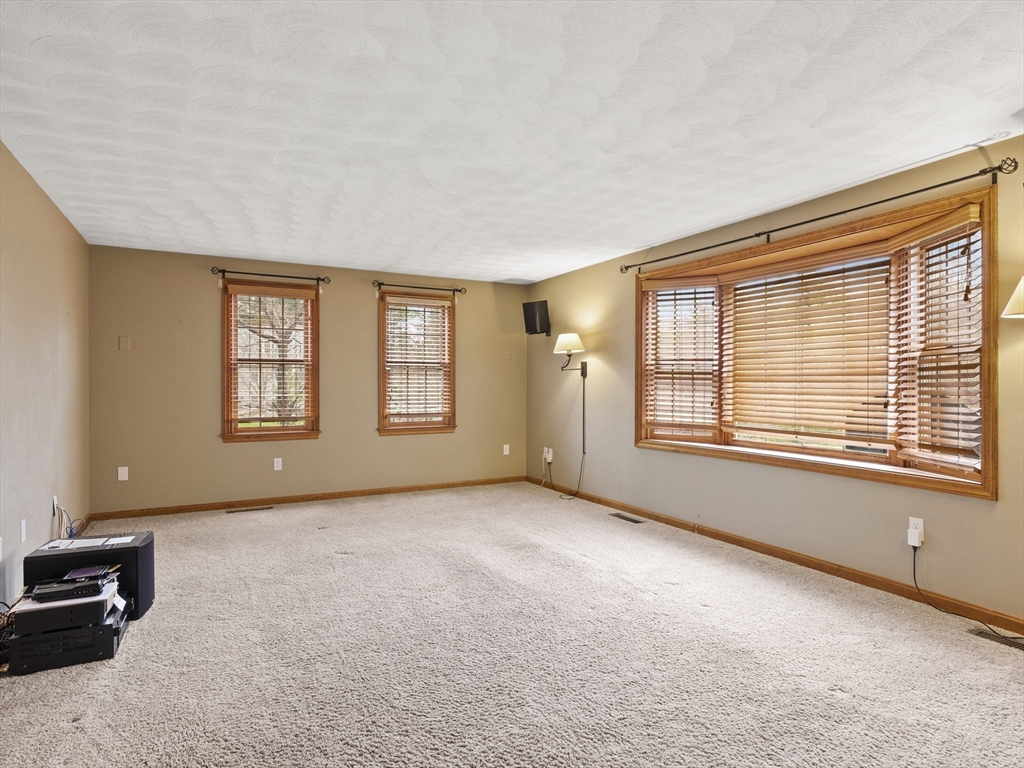 5 Kenneth Road Georgetown, MA 01833 - Photo 12 of 39 Gallery Image 12