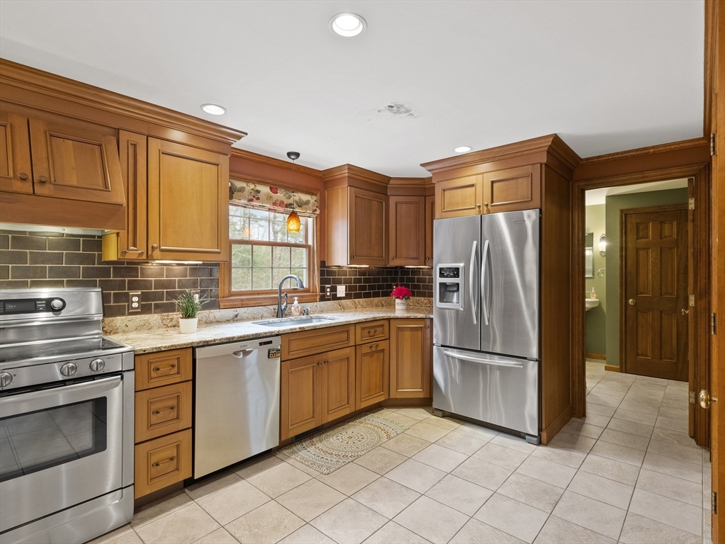 5 Kenneth Road Georgetown, MA 01833 - Photo 8 of 39 Gallery Image 8