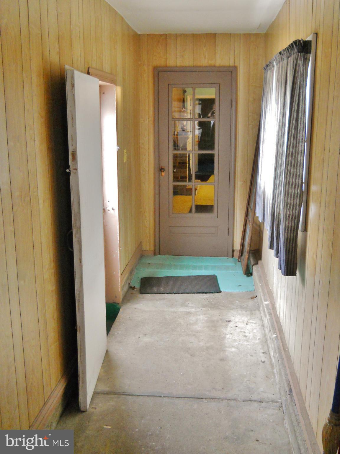 192 Magothy Beach Road Pasadena, MD 21122 - Photo 12 of 29 Breezeway between house & garage