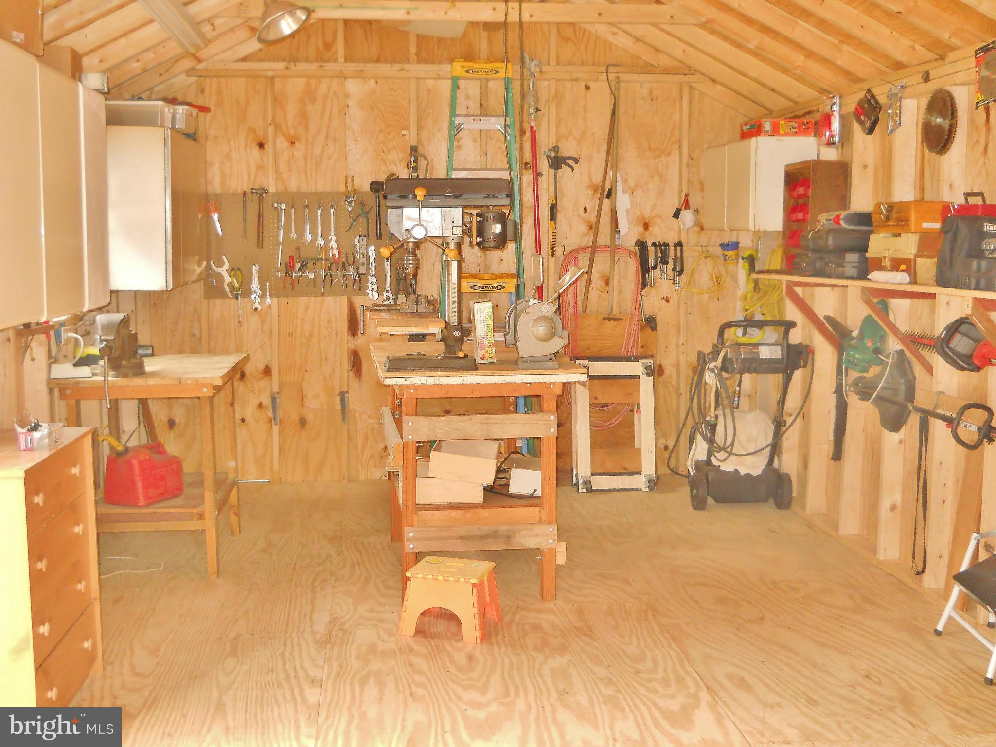 192 Magothy Beach Road Pasadena, MD 21122 - Photo 20 of 29 Interior of the workshop