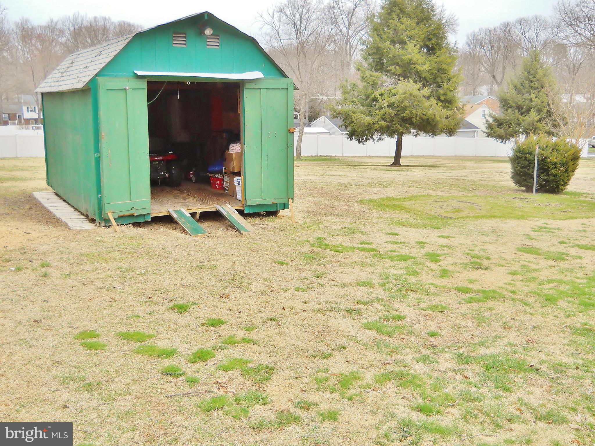 192 Magothy Beach Road Pasadena, MD 21122 - Photo 21 of 29 2nd shed with electric