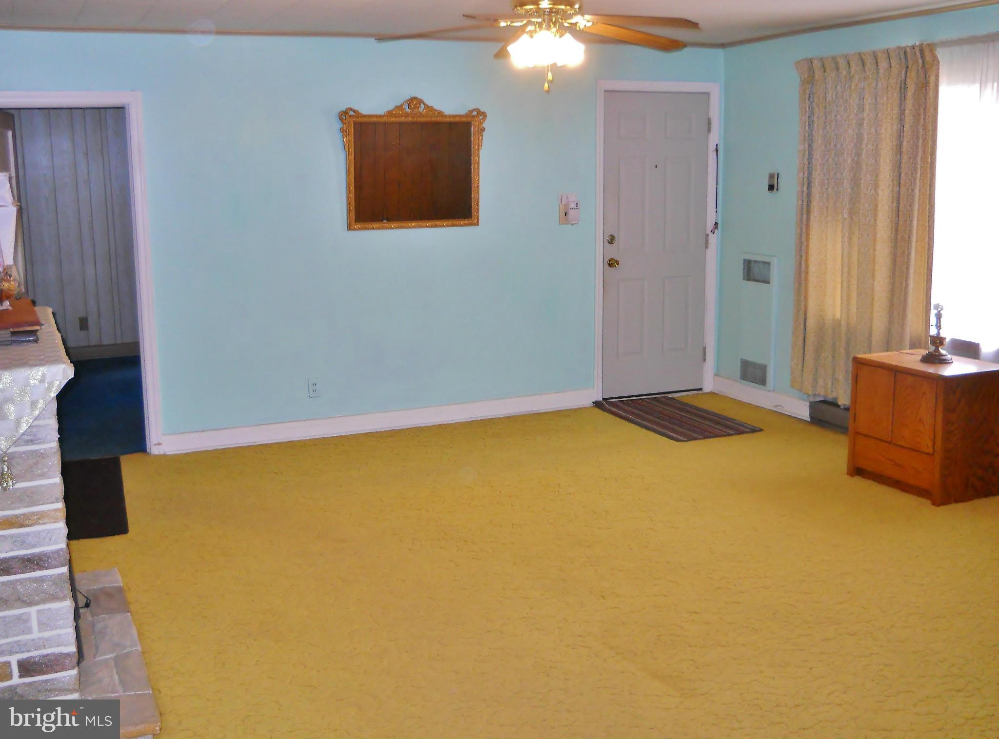 192 Magothy Beach Road Pasadena, MD 21122 - Photo 5 of 29 Spacious Living Room