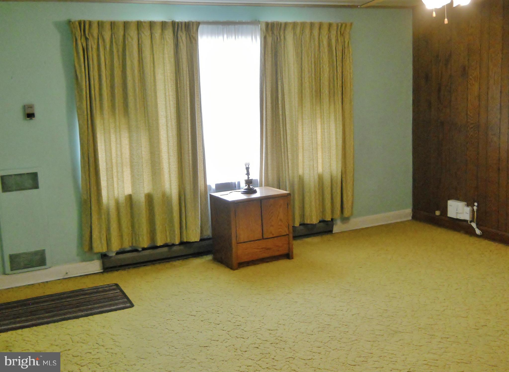 192 Magothy Beach Road Pasadena, MD 21122 - Photo 6 of 29 Living Room w/ Hardwood Floor under carpet