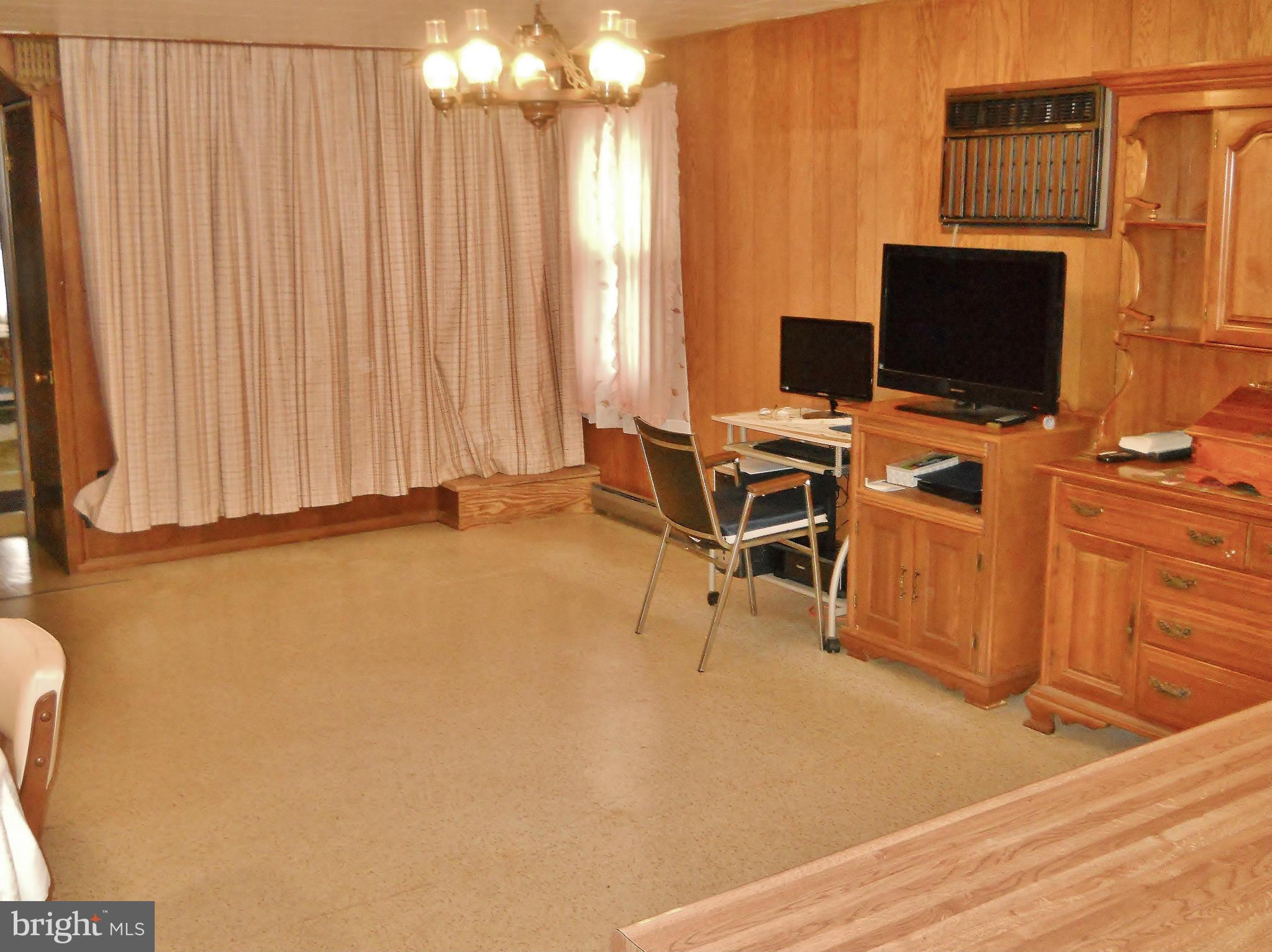 192 Magothy Beach Road Pasadena, MD 21122 - Photo 10 of 29 Dining Room
