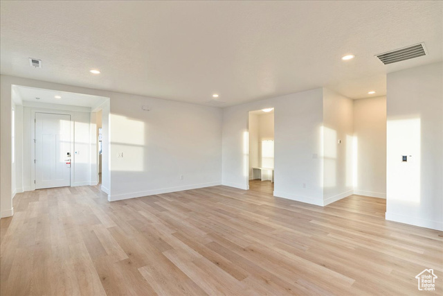 2033 Fortune Lane, Unit 462 Mapleton, UT 84664 - Photo 5 of 27 Beautiful LVP throughout Great Room