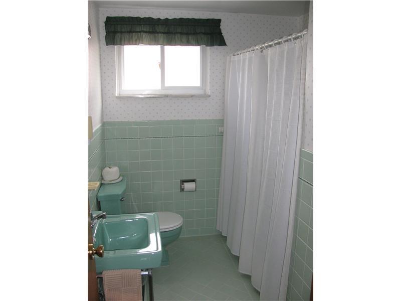 116 Rhodes Avenue Green Tree, PA 15220 - Photo 14 of 25 Full Bath.