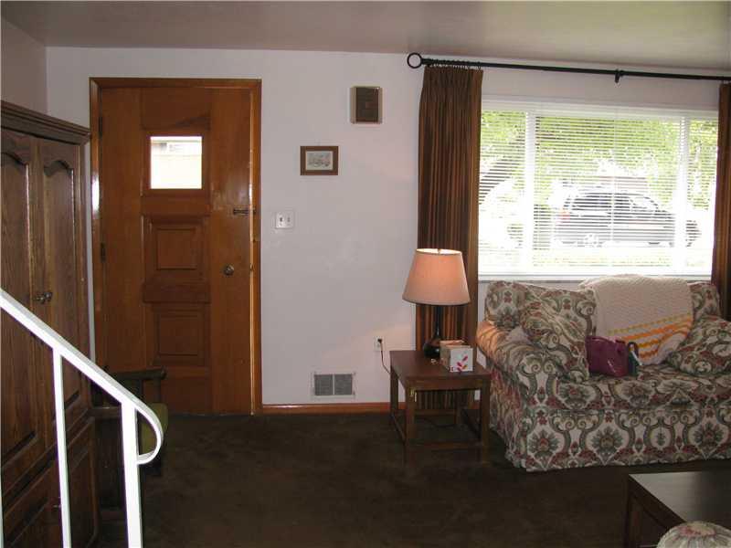 116 Rhodes Avenue Green Tree, PA 15220 - Photo 18 of 25 Living Room.