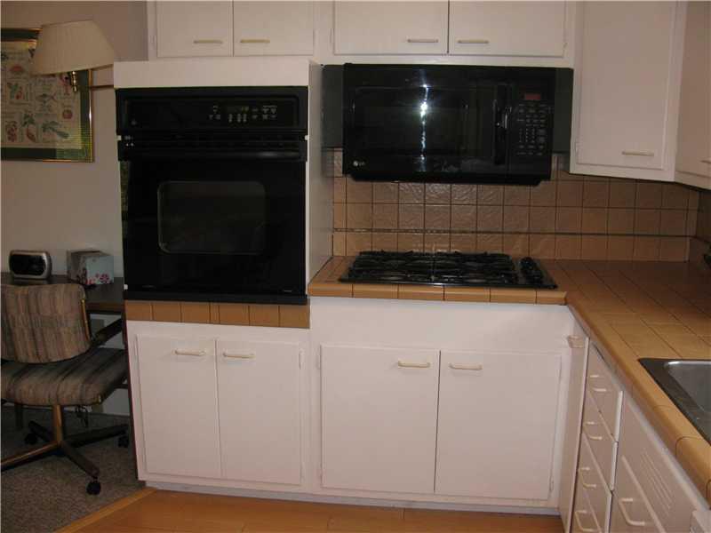 116 Rhodes Avenue Green Tree, PA 15220 - Photo 4 of 25 Kitchen.