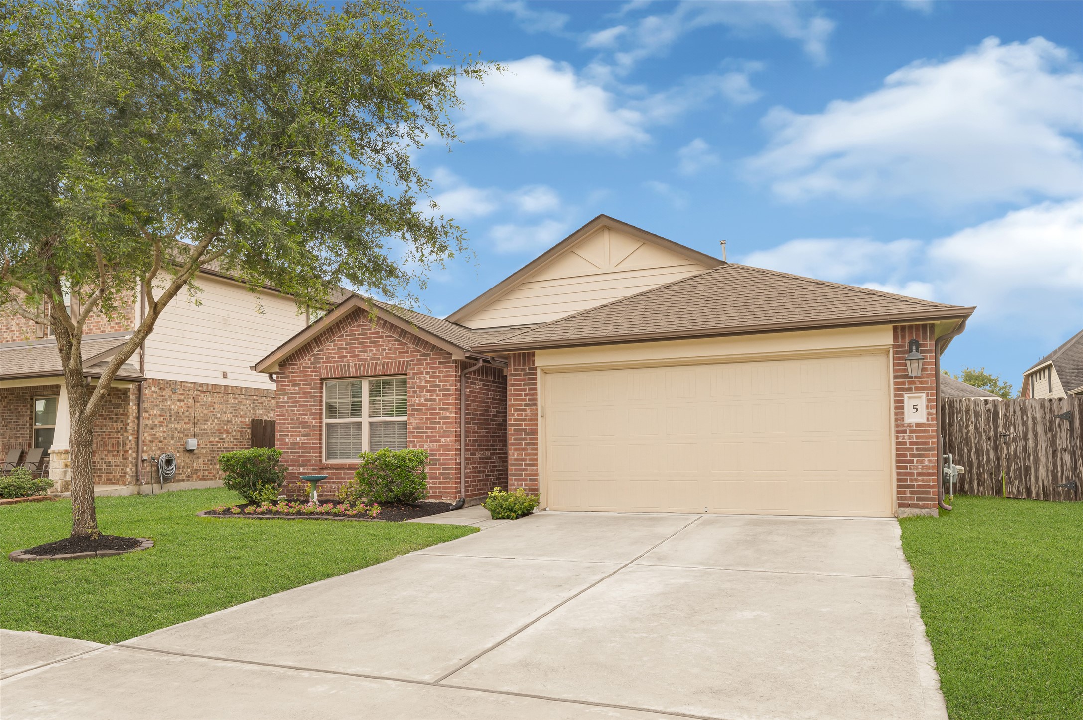 5 Rodeo Bend Drive Manvel, TX 77578 - Photo 2 of 27