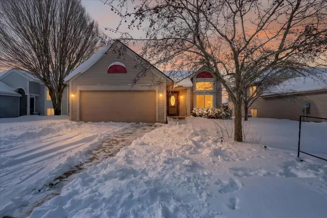 $350,000 | 4507 Brookmeadow Drive Southeast, Kentwood, MI 49512