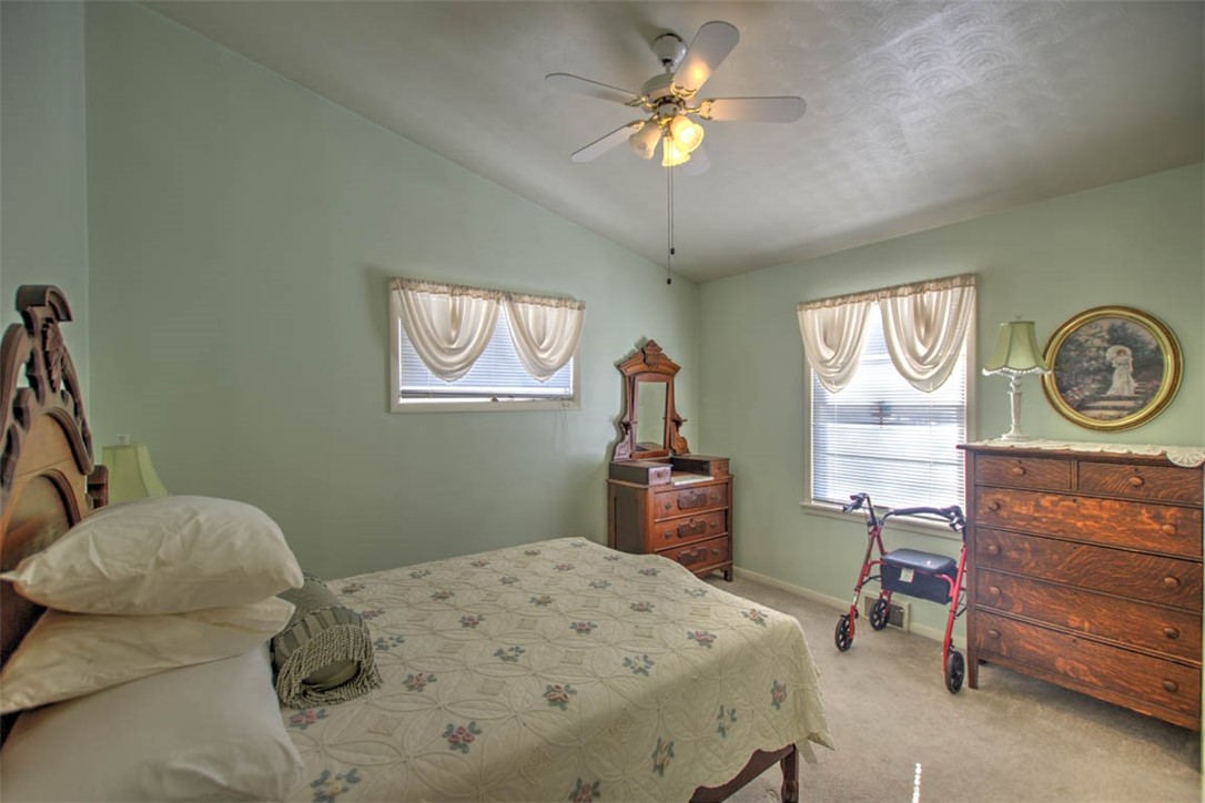246 Southmoreland Place Decatur, IL 62521 - Photo 14 of 23 Gallery Image 14