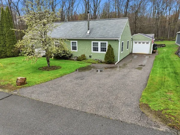 $299,999 | 12 Holcomb Street, Leicester, MA 01524