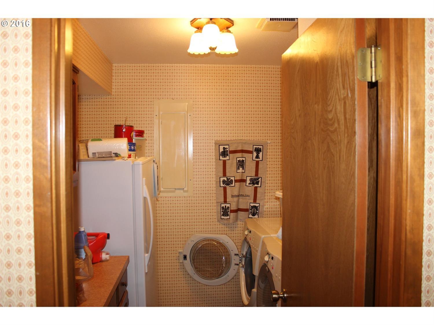 8012 Tyee Road Umpqua, OR 97486 - Photo 9 of 21 Additional Photo