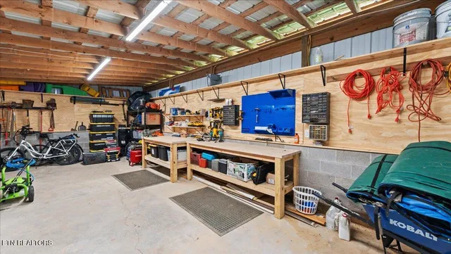 $1,124,900 | 1411 Wood Creek Drive, Athens, TN 37303