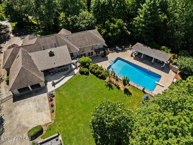 $1,124,900 | 1411 Wood Creek Drive, Athens, TN 37303