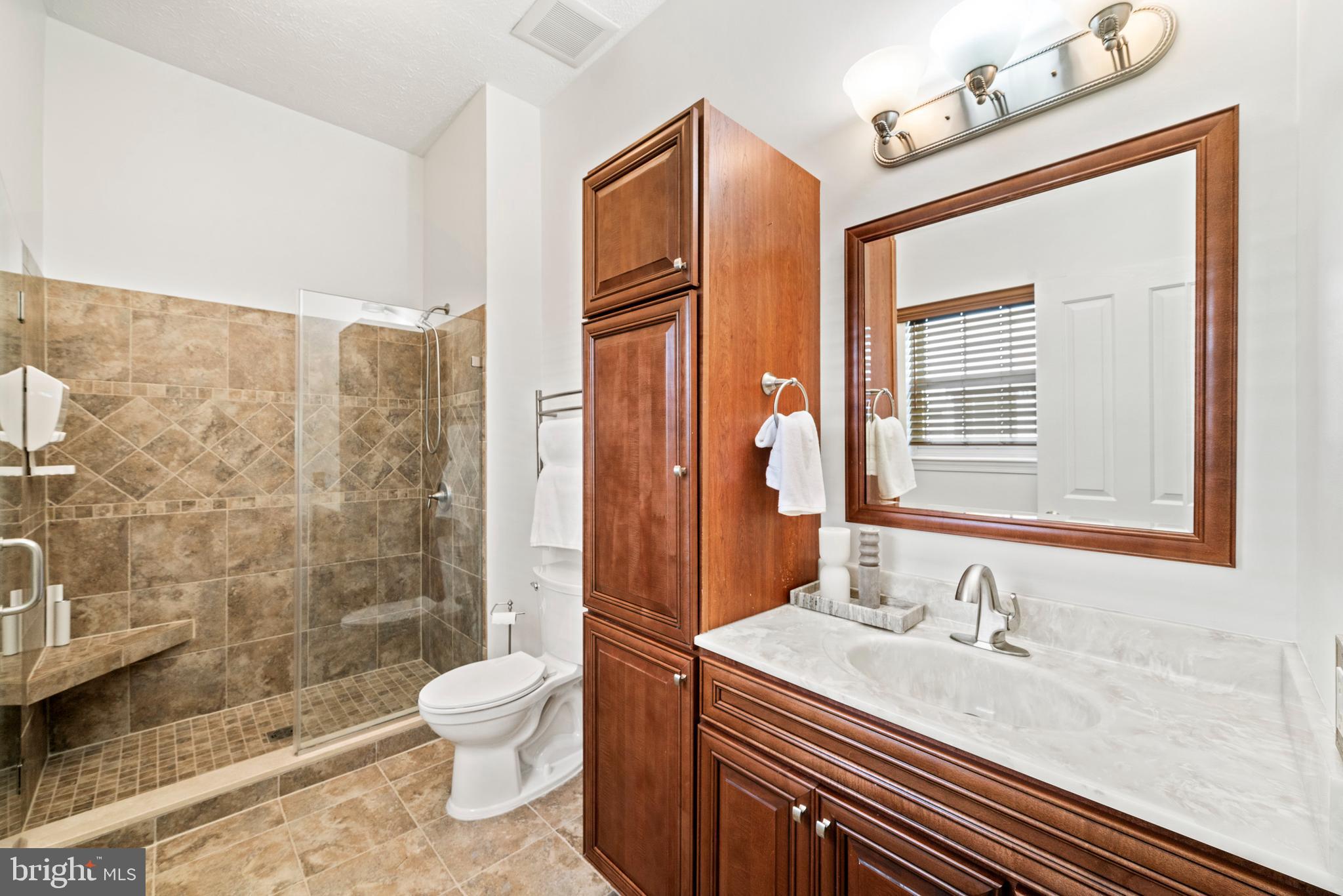 1502 Avennel Way Crofton, MD 21114 - Photo 23 of 50 Primary bath