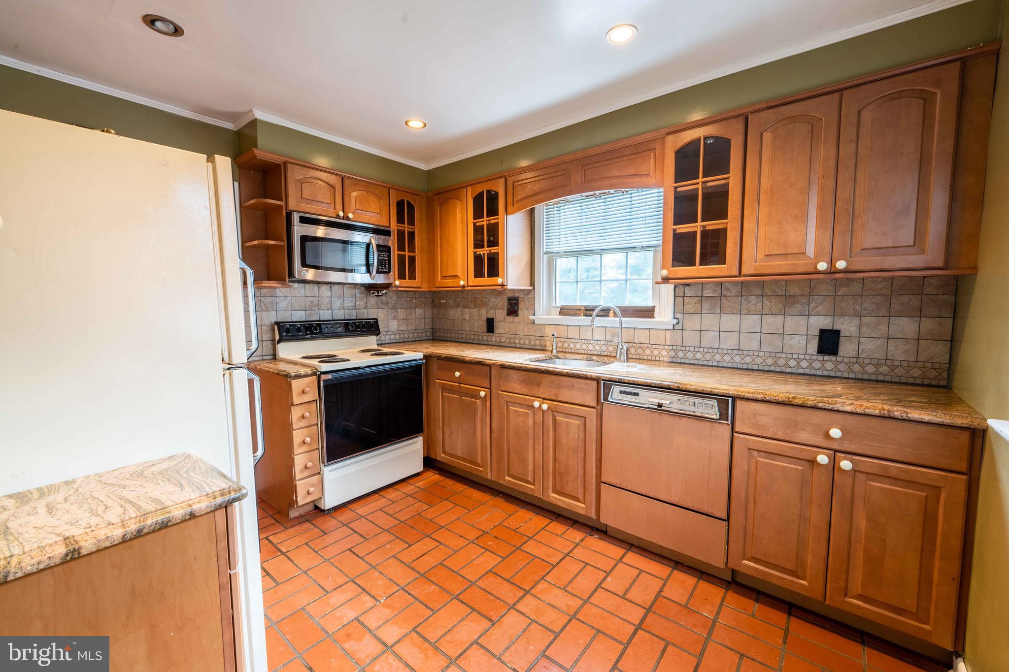 862 Almshouse Road Warminster, PA 18974 - Photo 11 of 25 Kitchen